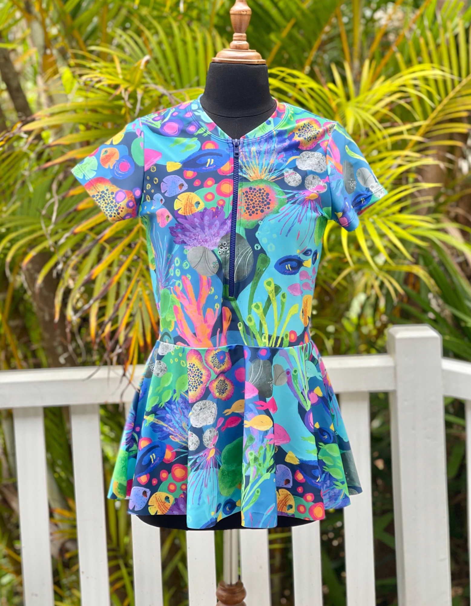 Reef small scale - One only size L- Women’s Short Sleeve Peplum Rashie